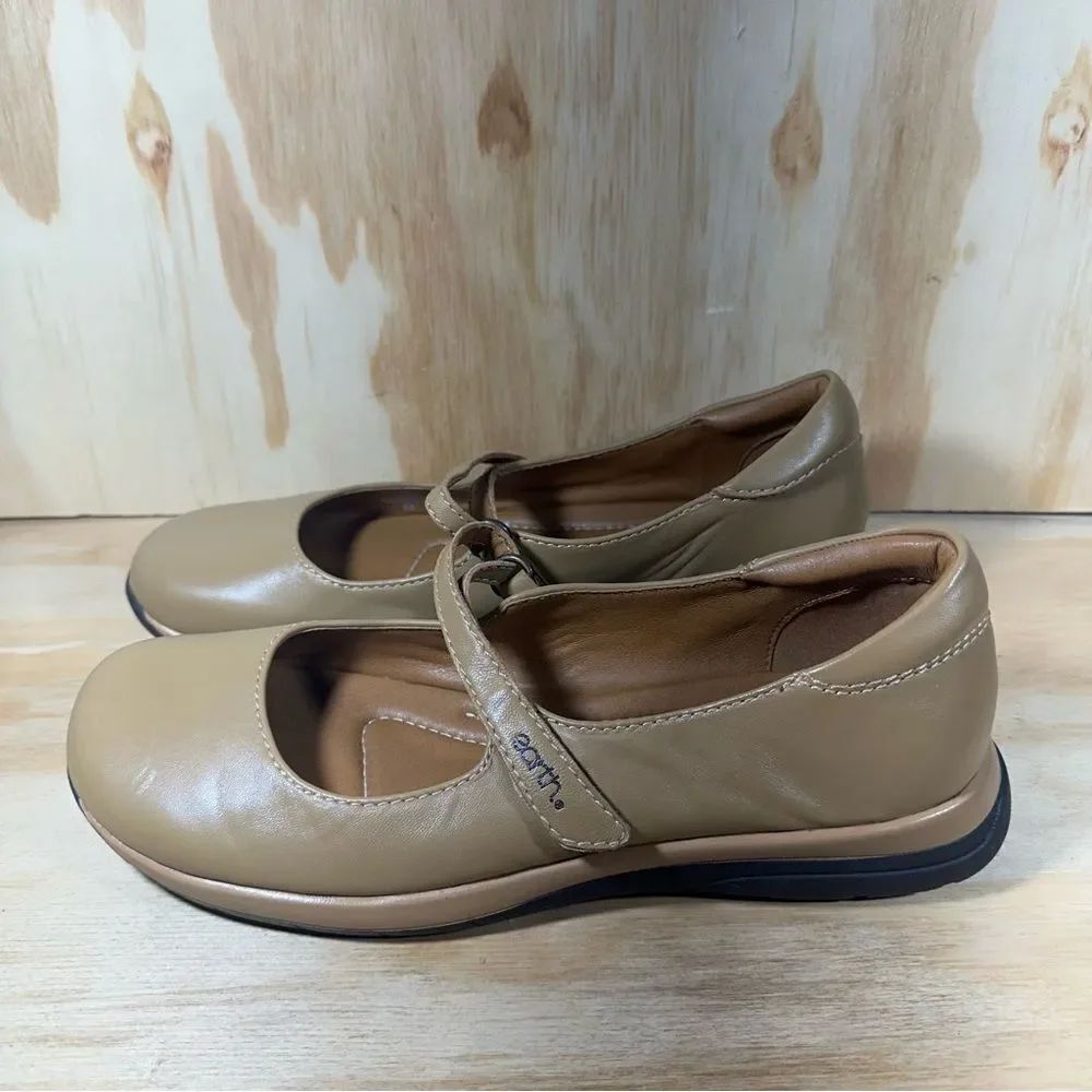 Earth Beige Leather Mary Jane Flats Women’s Size 11
